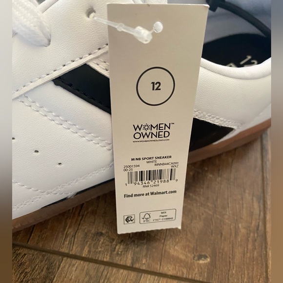 NWT Classic White and Black Men's Sneakers - Picture 3 of 6